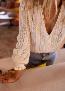 Best Blouse Arlyne écrue en crochet | Blouse col V ajourée | Prêt-à-porter en ligne | Easy Clothes Femme Chemisiers & Blouses