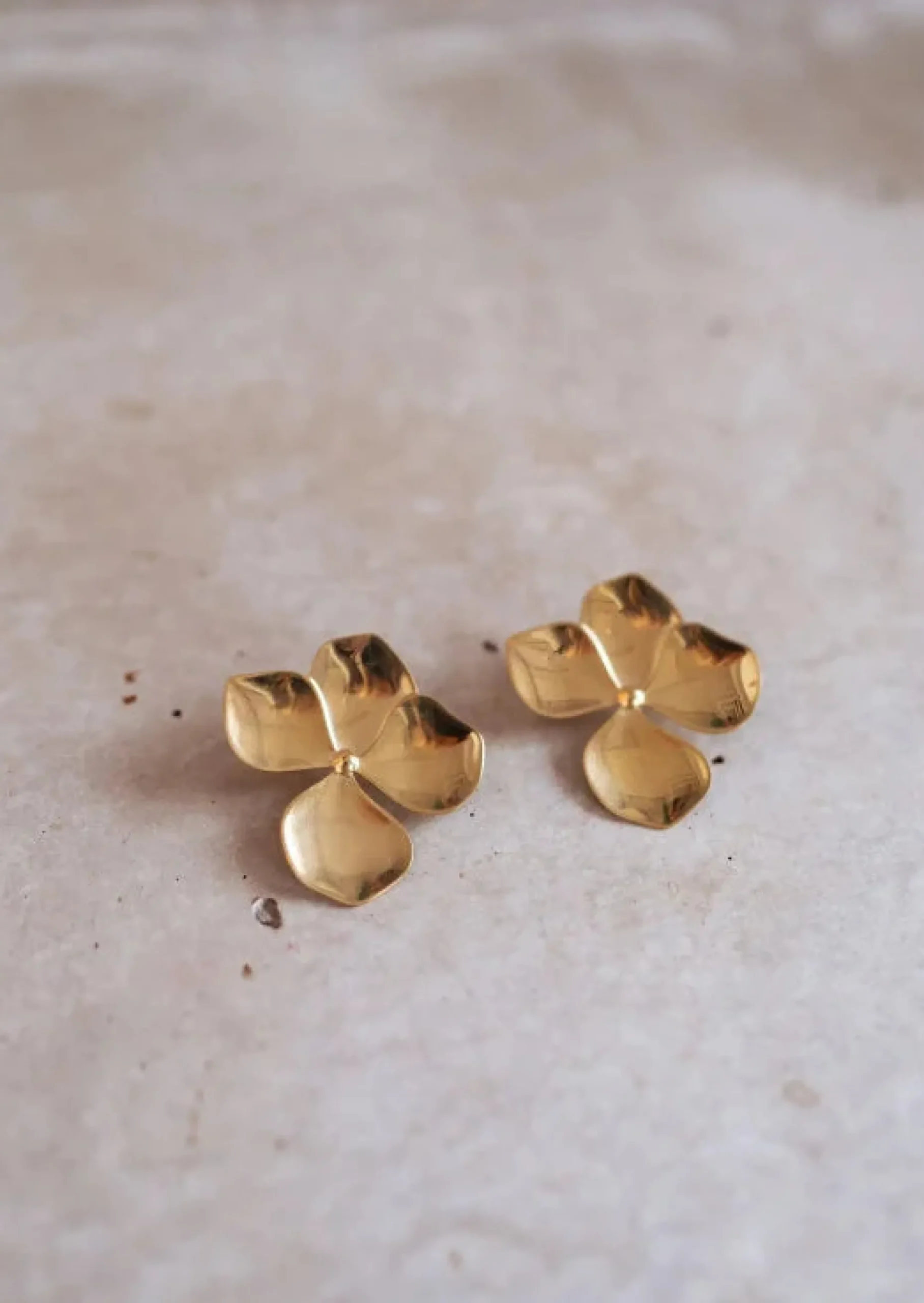 Outlet Boucles d’oreilles Desy dorées | Boucles d'oreilles en fleur | Prêt-à-porter en ligne | Easy Clothes Boucles d'oreilles