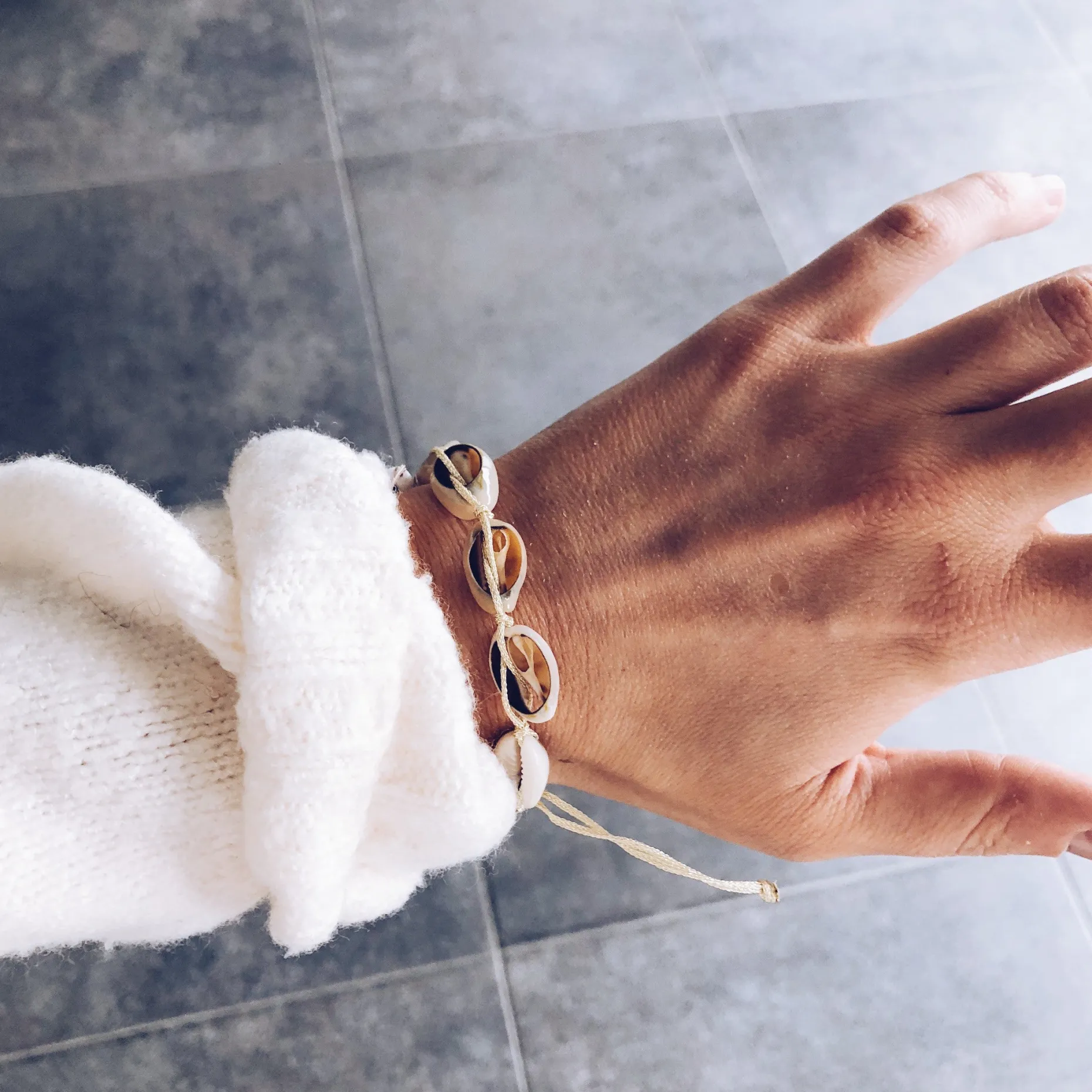 Shop Bracelet Shella - beigeEasy Clothes Bracelets