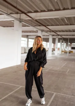 Clearance Pantalon Chandler noir | Pantalon large satiné | Prêt-à-porter en ligne | Easy Clothes Femme Pantalons