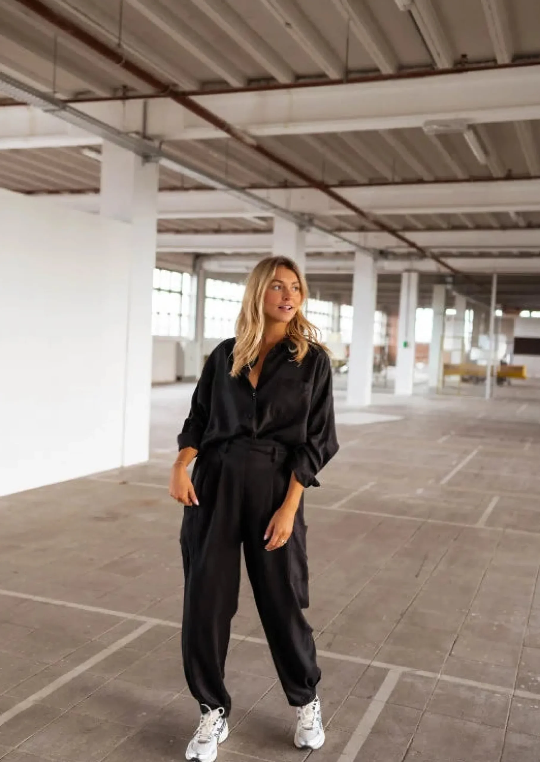 Clearance Pantalon Chandler noir | Pantalon large satiné | Prêt-à-porter en ligne | Easy Clothes Femme Pantalons