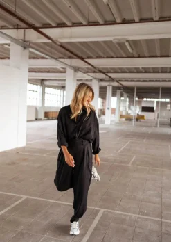 Clearance Pantalon Chandler noir | Pantalon large satiné | Prêt-à-porter en ligne | Easy Clothes Femme Pantalons