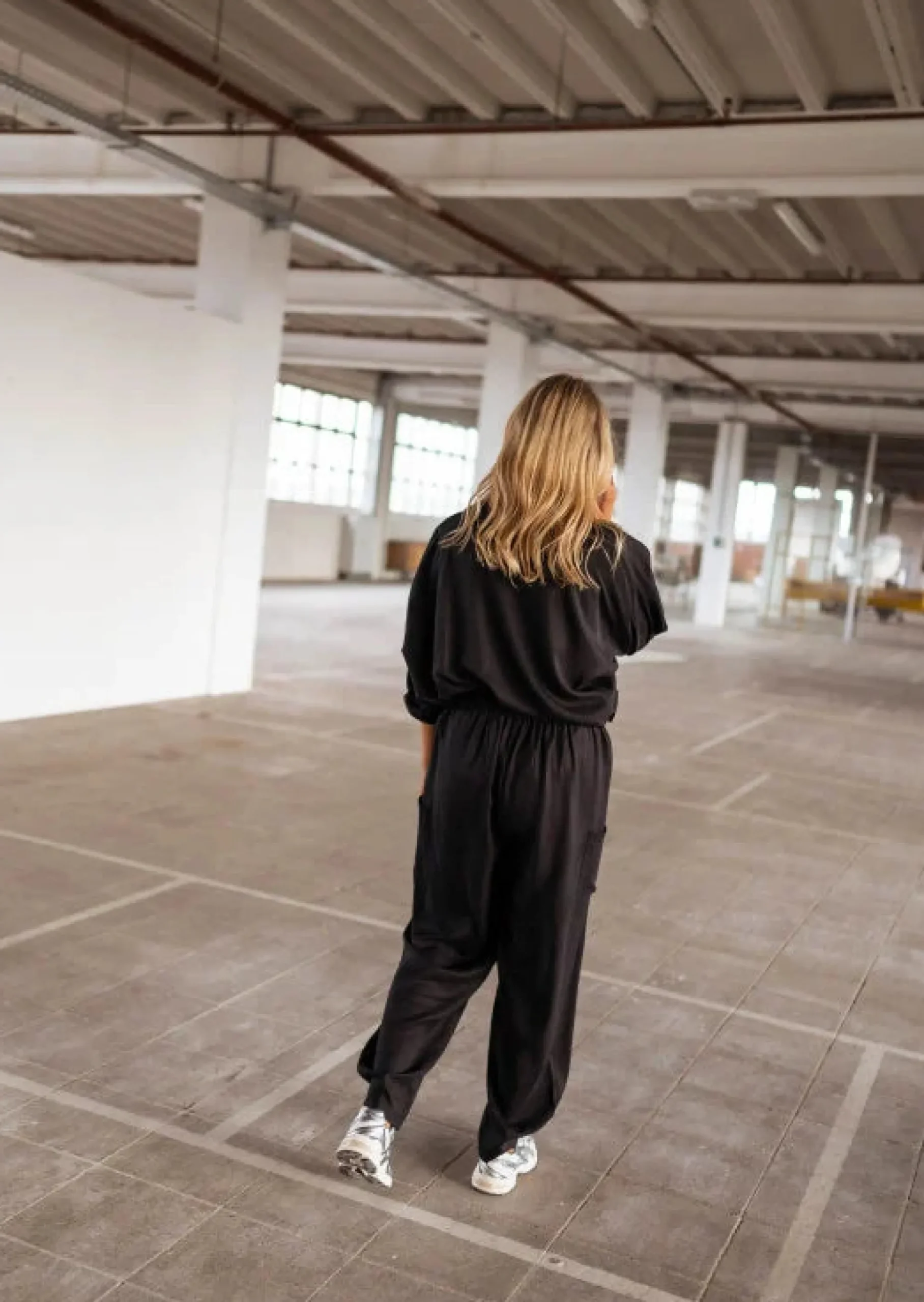 Clearance Pantalon Chandler noir | Pantalon large satiné | Prêt-à-porter en ligne | Easy Clothes Femme Pantalons