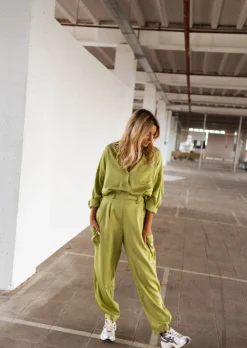 Cheap Pantalon Chandler vert olive | Pantalon large satiné | Prêt-à-porter en ligne | Easy Clothes Femme Pantalons