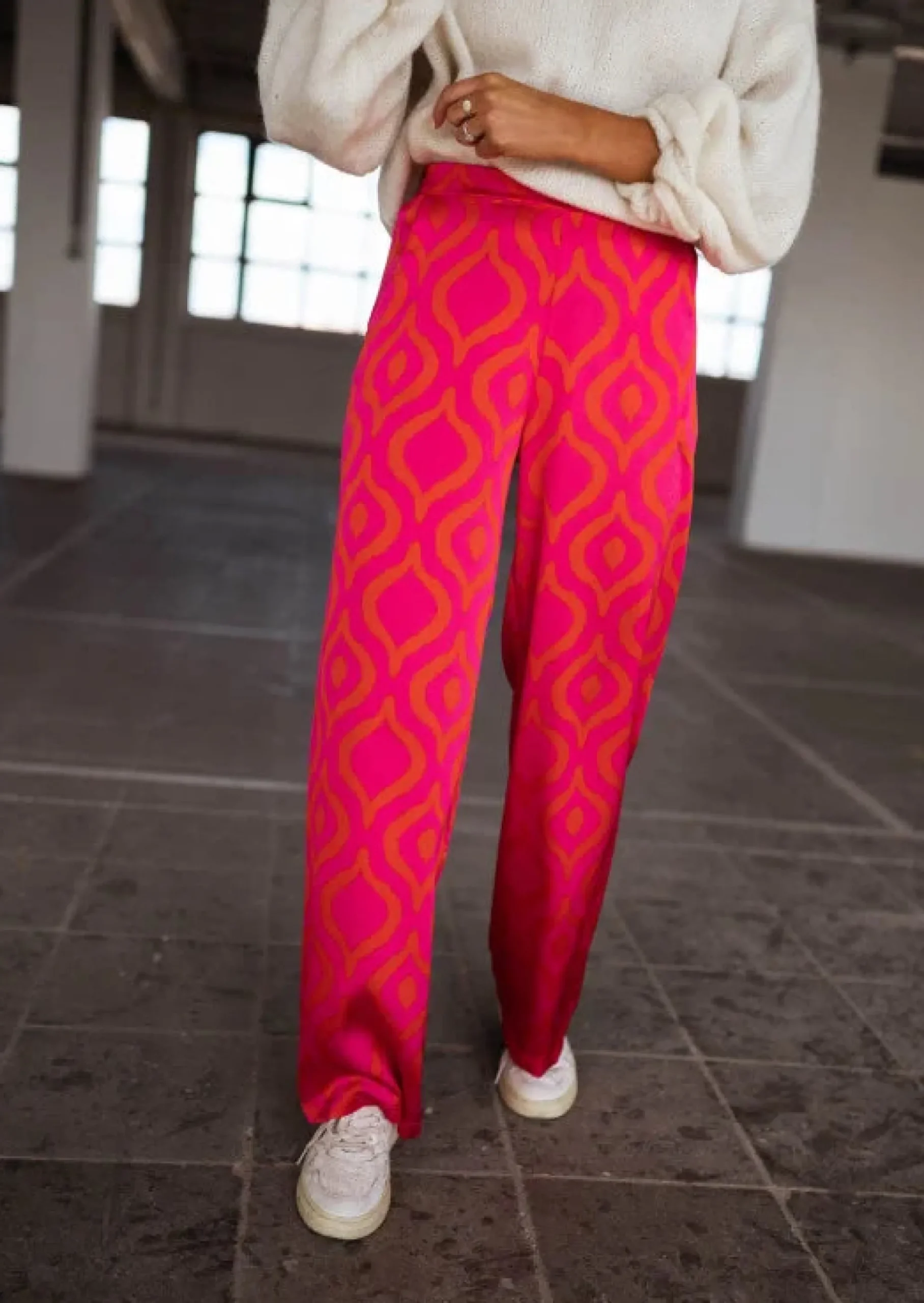 Online Pantalon Thaly rose avec motifs oranges | Pantalon satiné fluide | Prêt-à-porter en ligne | Easy Clothes Femme Pantalons